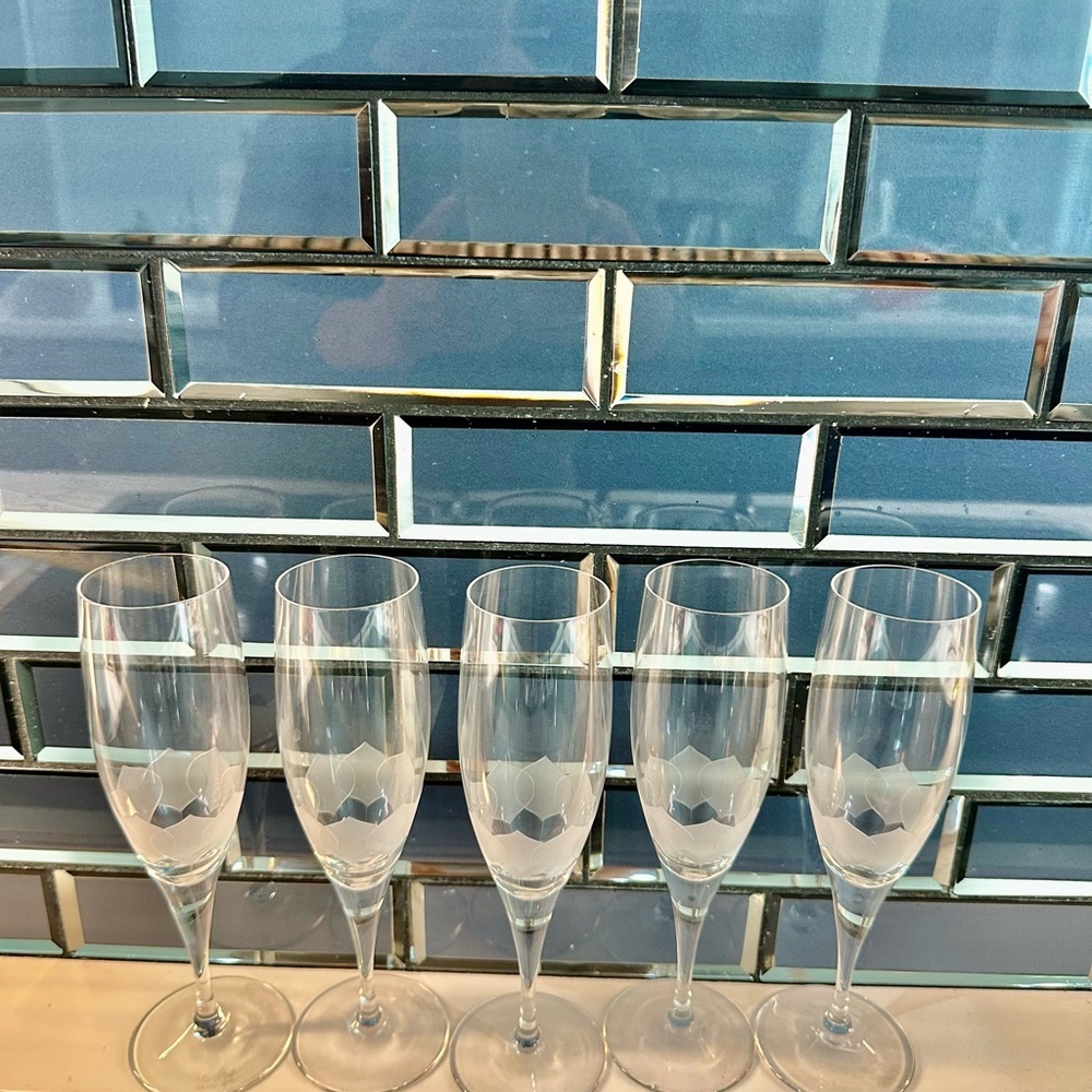 Elegant Clear Glass Champagne Flutes Set